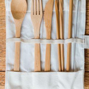 Bambaw – Kit de couverts en bambou avec pochette Photo d'illustration : Bambaw – Kit de couverts en bambou avec pochette